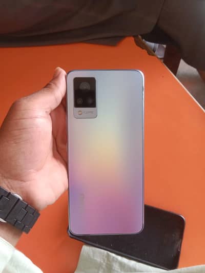 Vivo V21