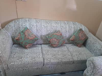 5 seater sofa set in good condition with reasonable price