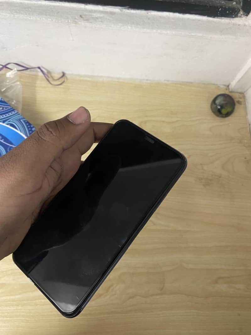 Iphone 11 pro max 4