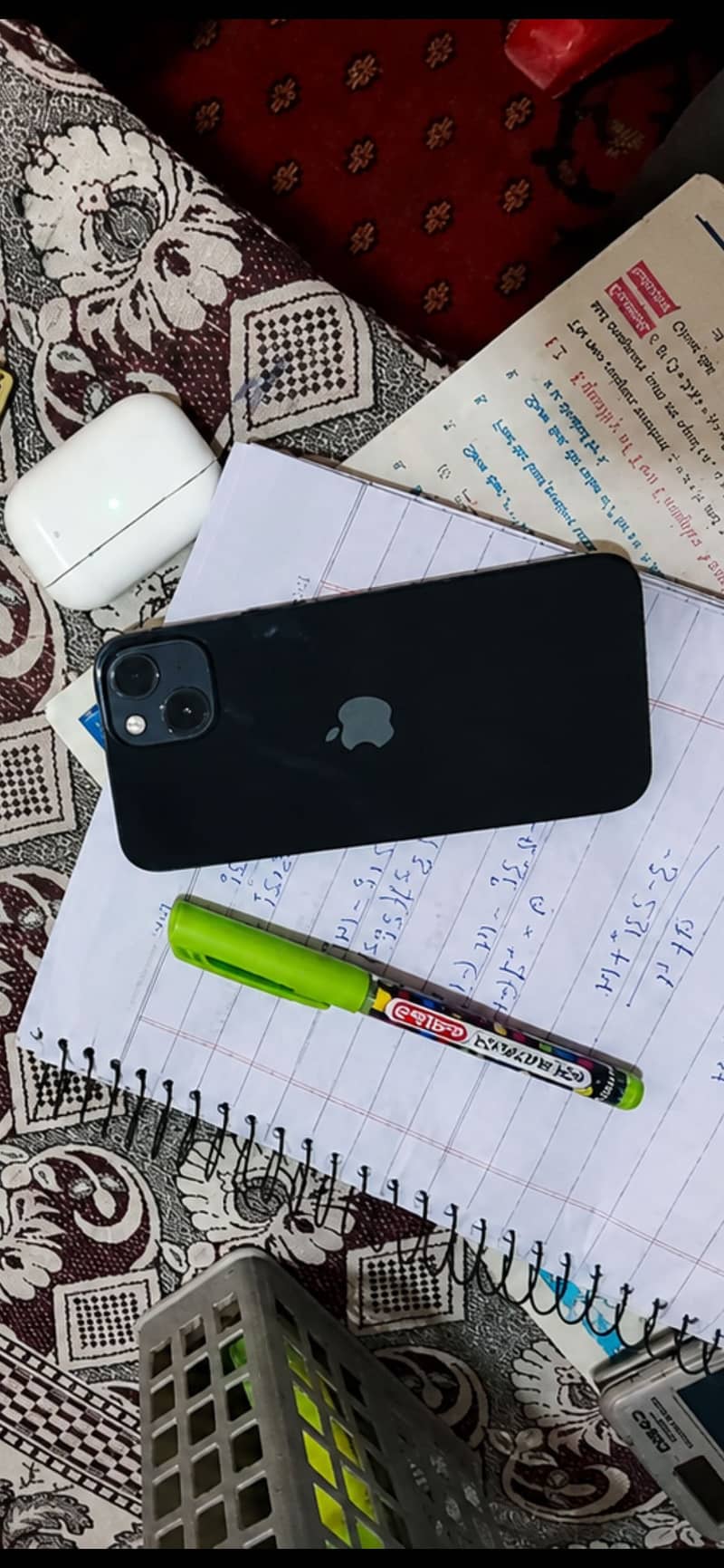 Apple iPhone 13 4