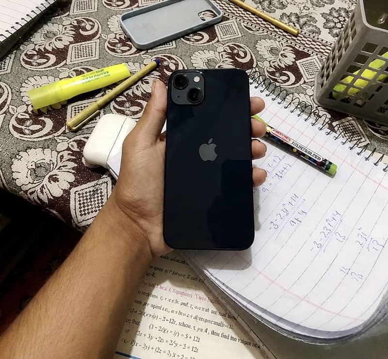 Apple iPhone 13 6