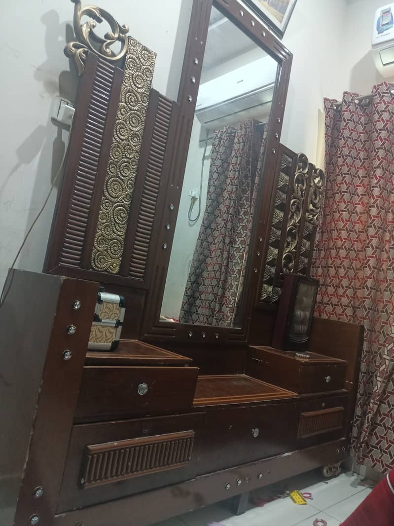 Dressing table 0