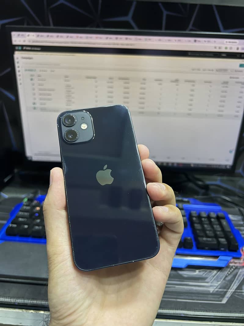 Apple iPhone 12 mini 0