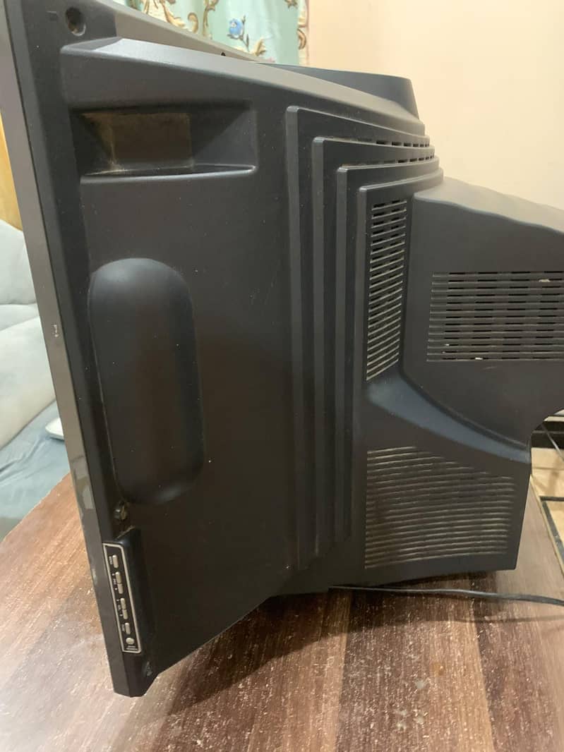 Singer TV 10/10 condition 4