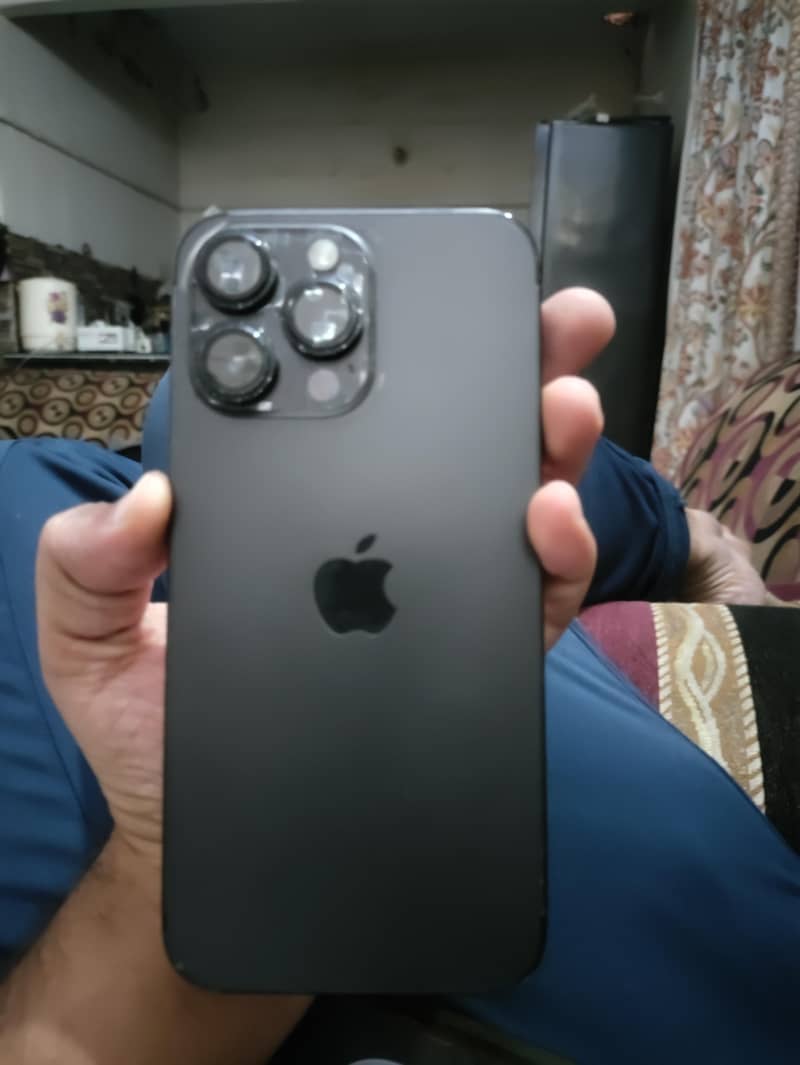 Apple iPhone 14 Pro Max 1