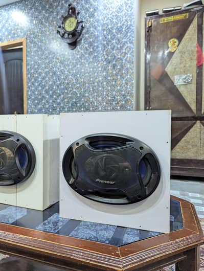 Pioneer 6x9 speakers With wood box