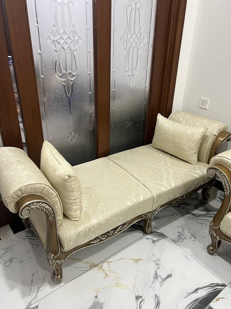 Chinoti sofa 1
