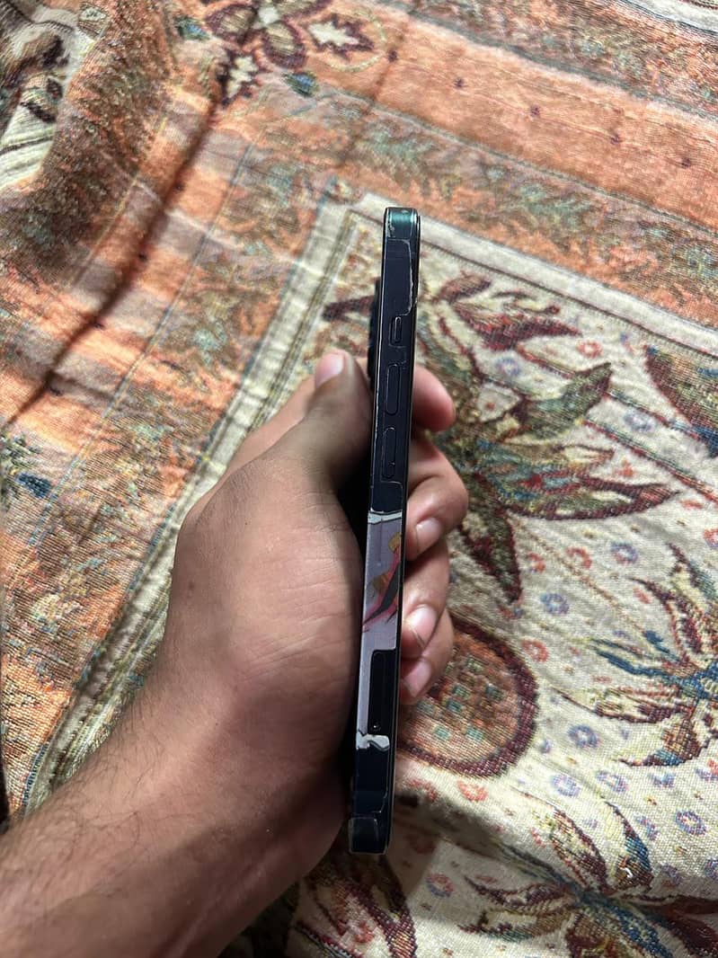 Apple iPhone 13 1