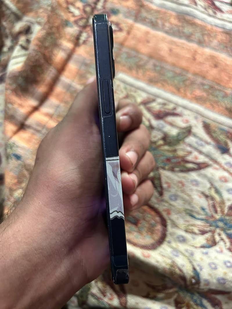 Apple iPhone 13 4
