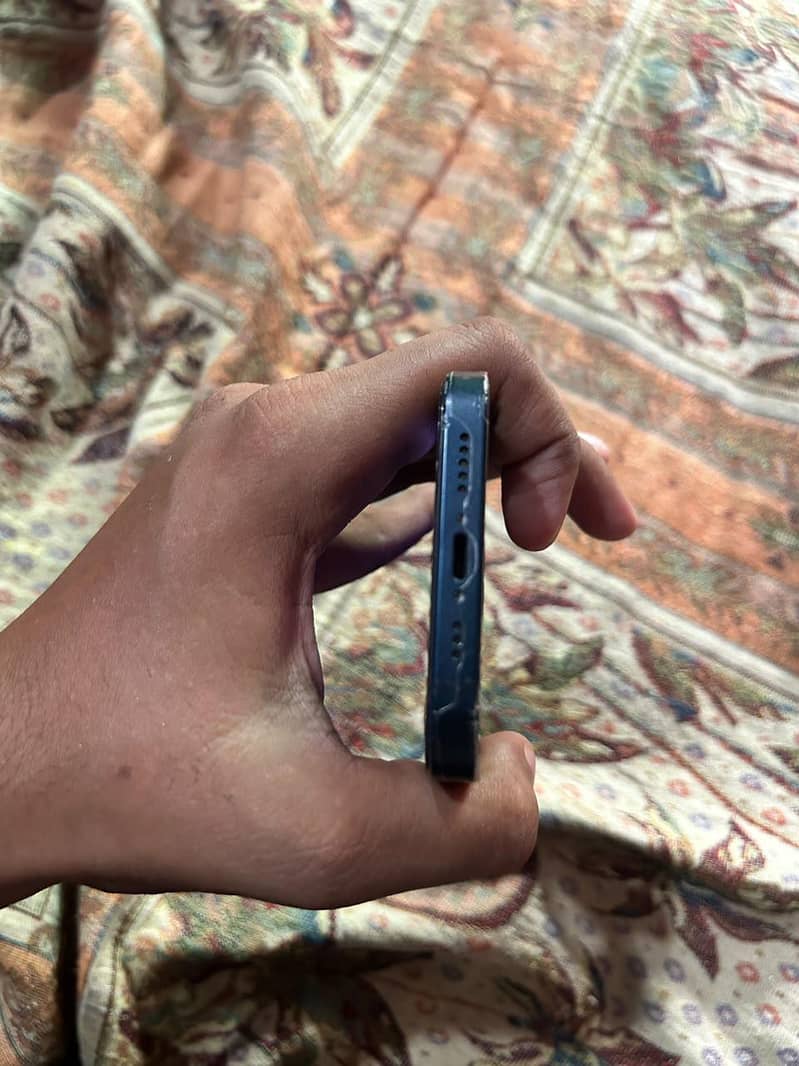Apple iPhone 13 6