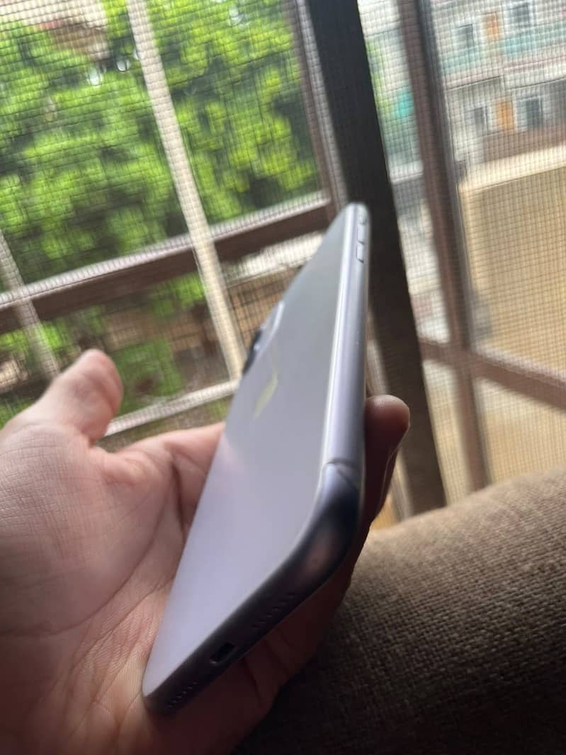 Apple iPhone 11 3