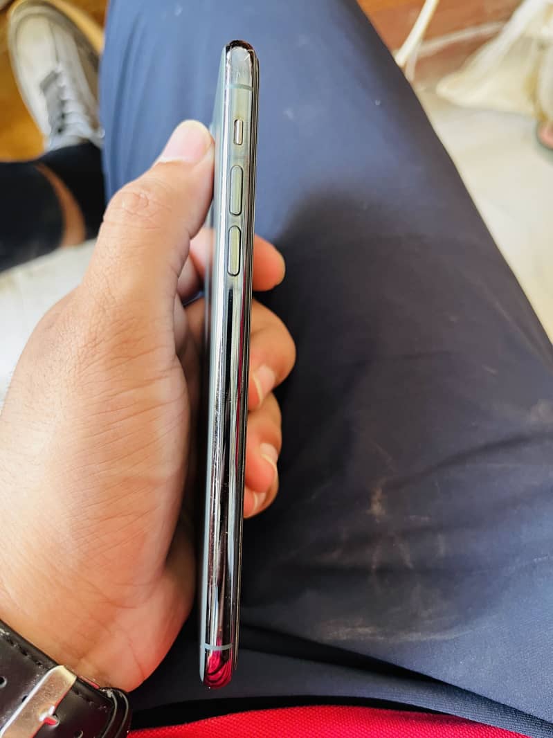 Apple iPhone 11 Pro Max 1