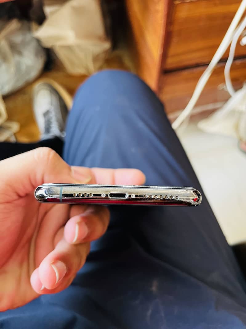 Apple iPhone 11 Pro Max 2