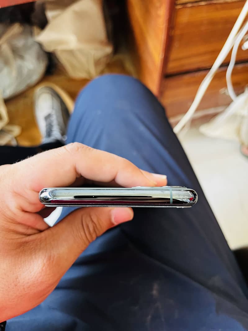 Apple iPhone 11 Pro Max 3