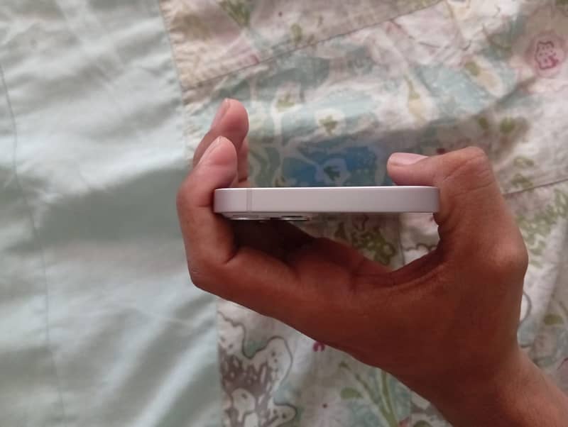 Apple iPhone 13 3