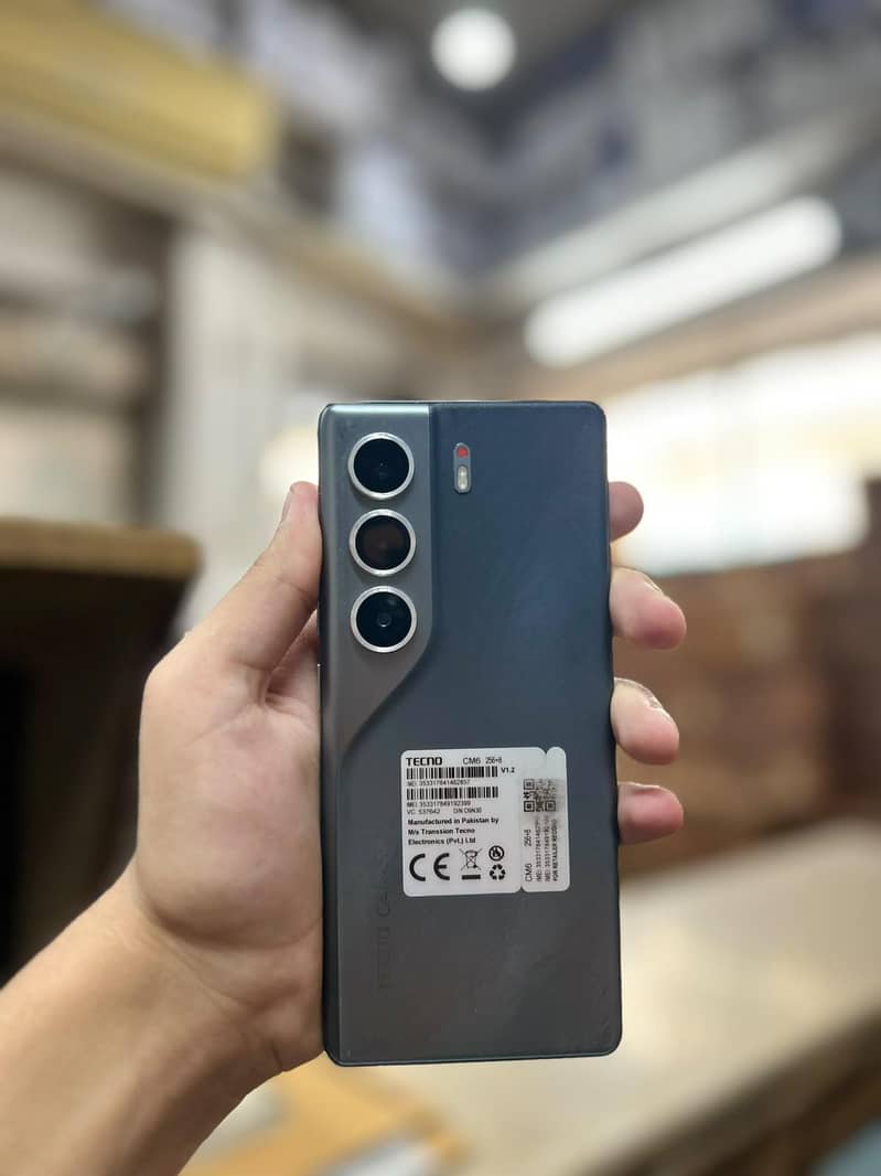 Tecno CAMON 40 Pro 1