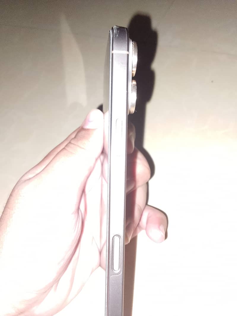 Apple iPhone 16 Pro Max 2