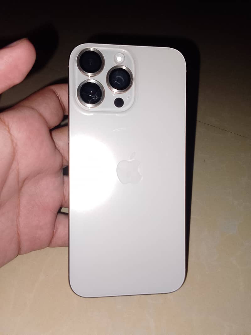 Apple iPhone 16 Pro Max 3