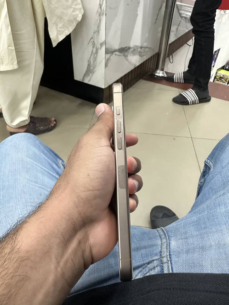 Apple iPhone 16 Pro Max 1