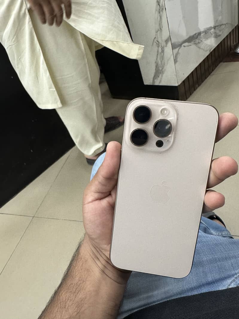 Apple iPhone 16 Pro Max 2