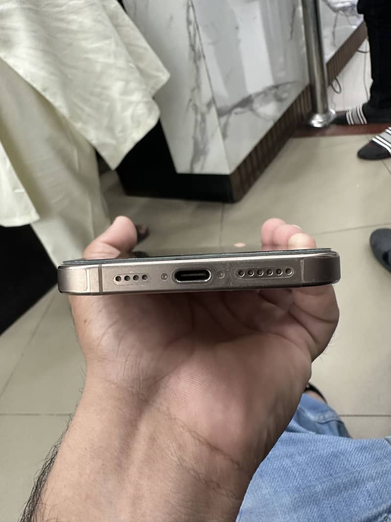 Apple iPhone 16 Pro Max 3