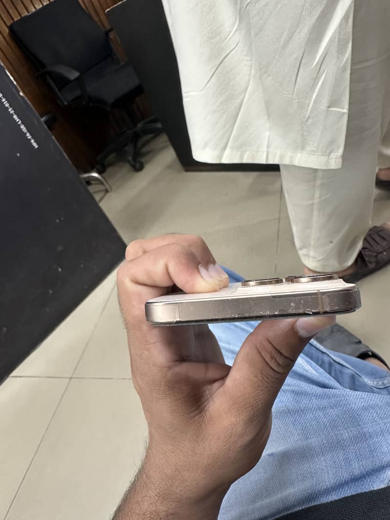 Apple iPhone 16 Pro Max 5
