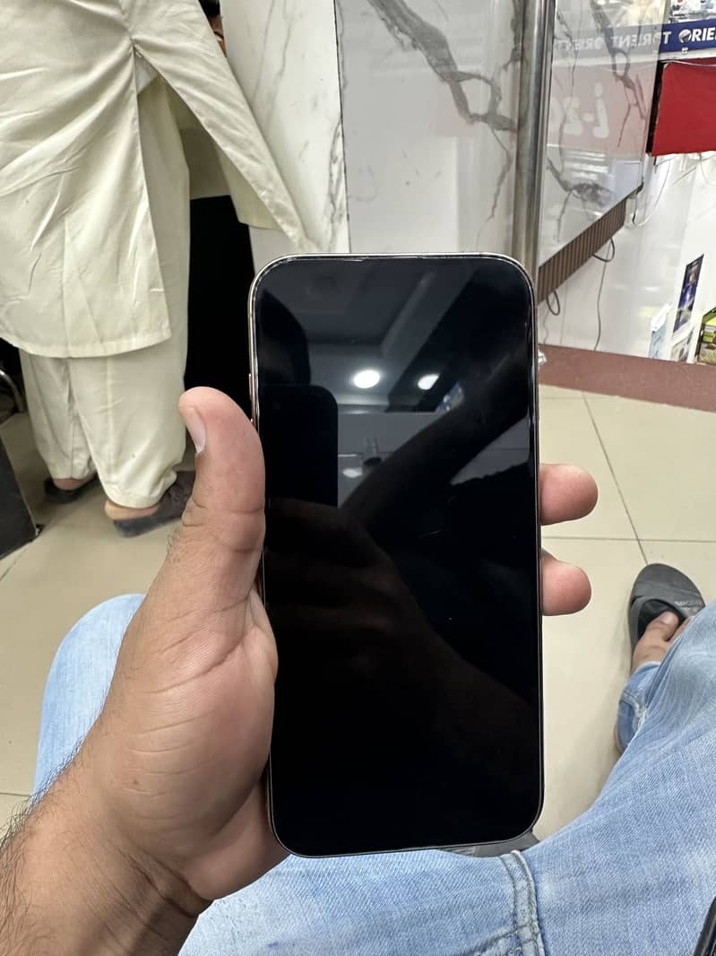 Apple iPhone 16 Pro Max 6
