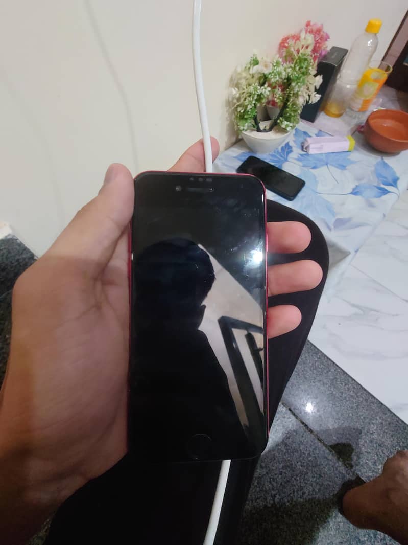 Apple iPhone SE 2020 1