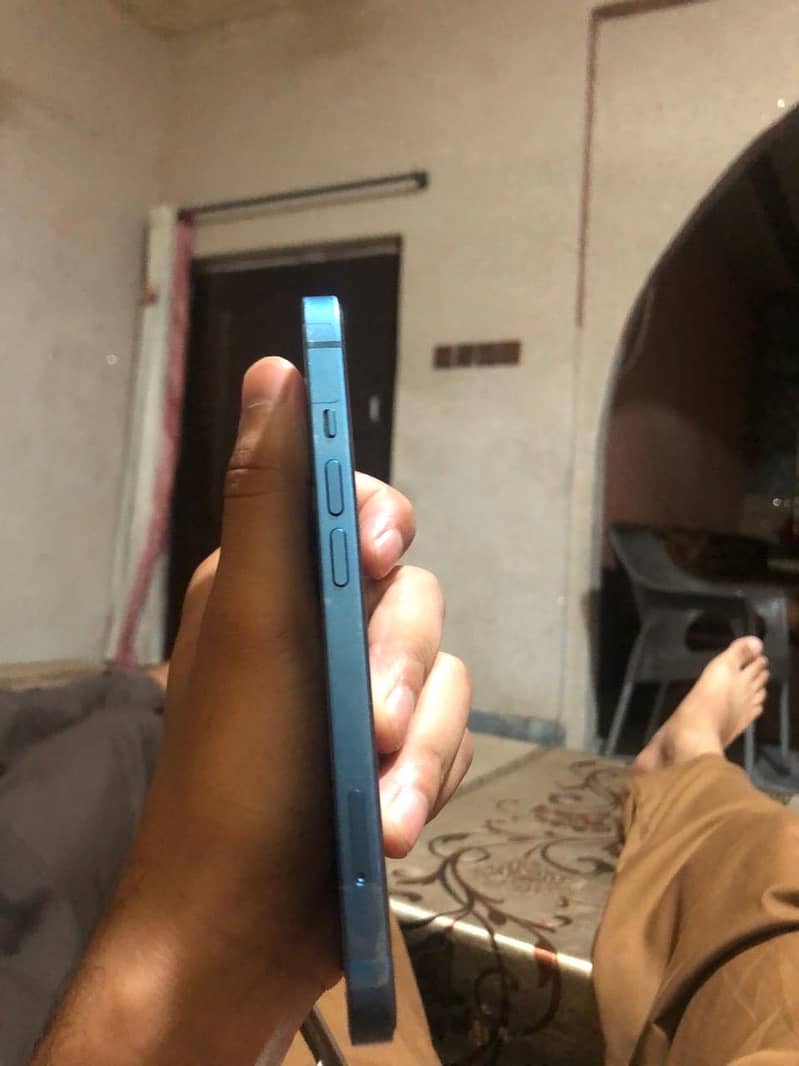 Apple iPhone 13 4