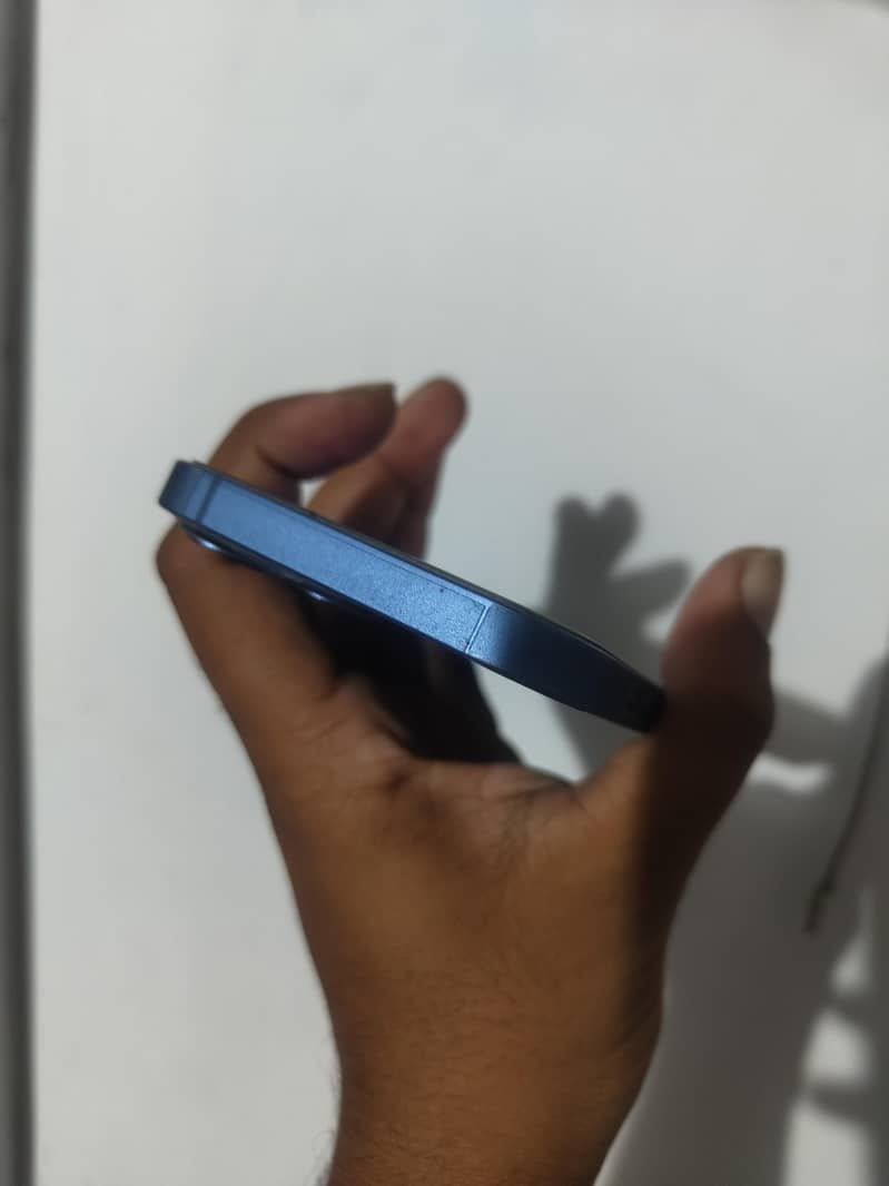 Apple iPhone 13 2
