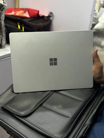 Laptop 1 Microsoft Surface