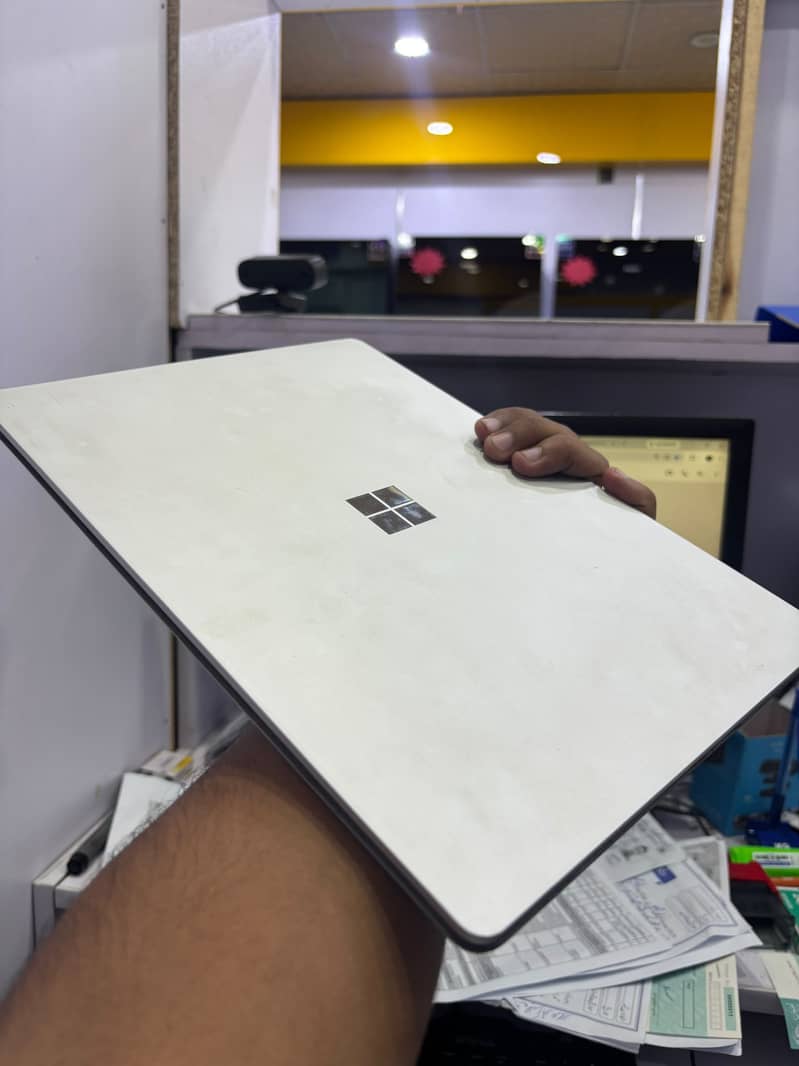 Laptop 1 Microsoft Surface 2