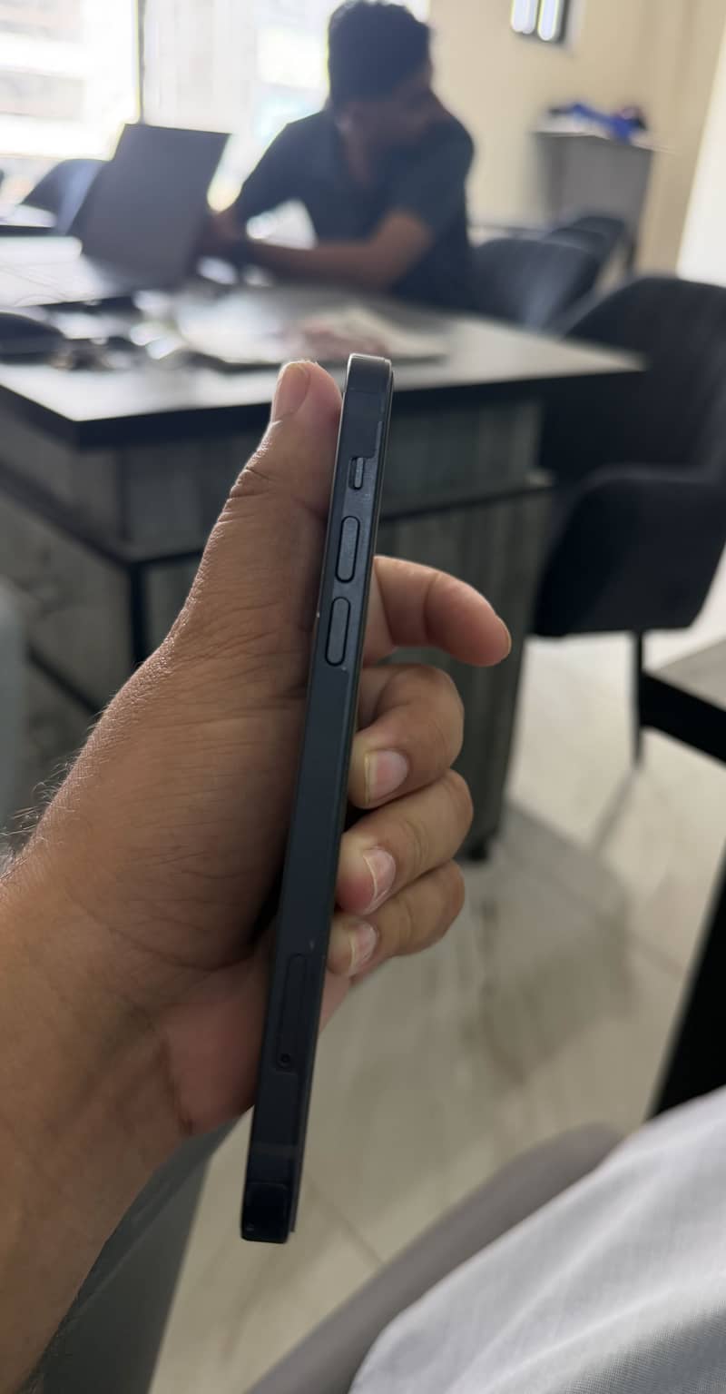 Apple iPhone 12 3