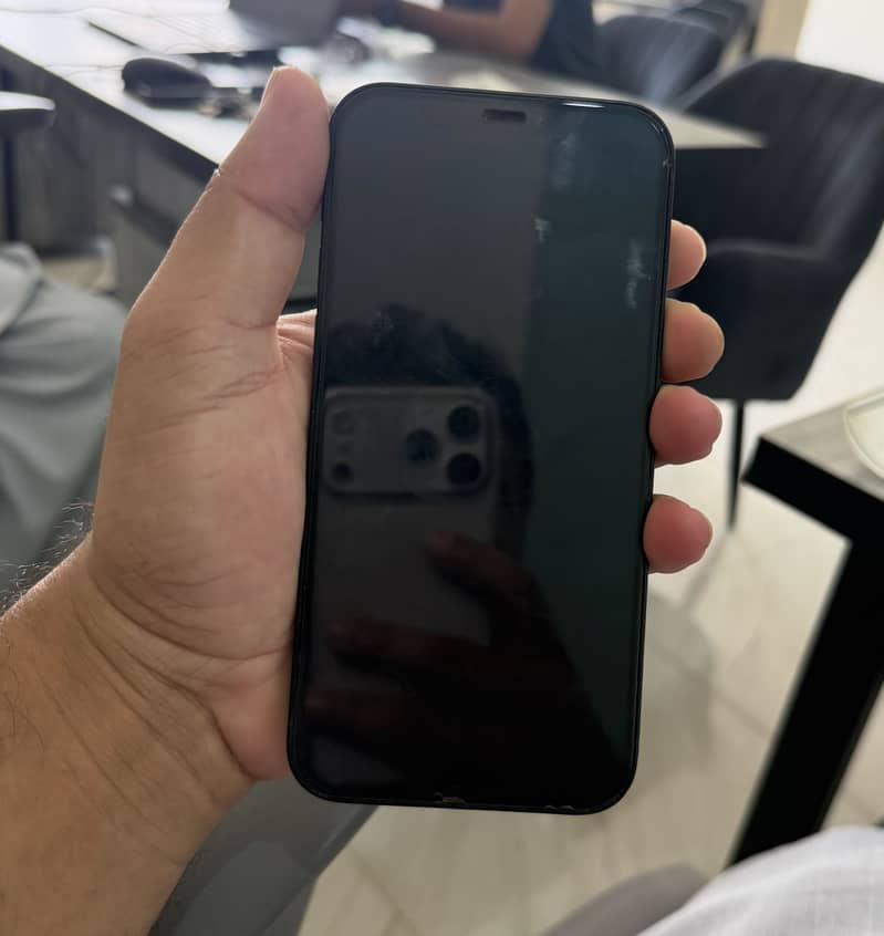 Apple iPhone 12 4