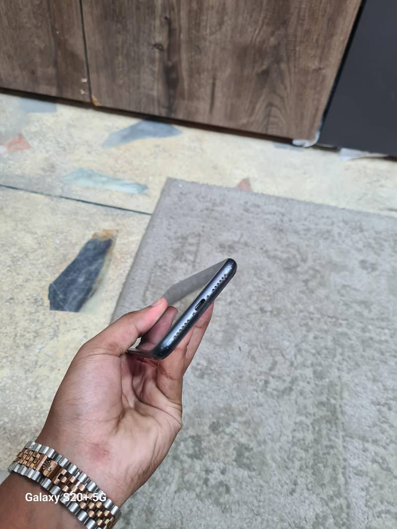 Apple iPhone 11 5