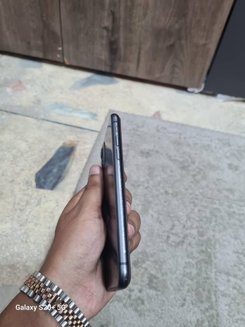 Apple iPhone 11 7