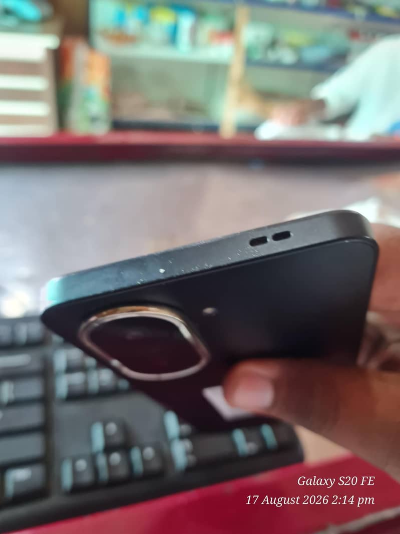 Realme A1 4