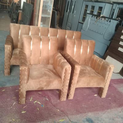 اپنے صوفے کو کشن کروانے کے لیے ہم سے رابطہ کریں