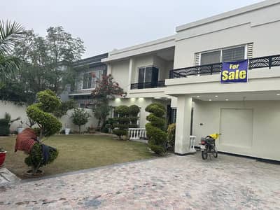 1 KANAL PRIME LOCATION HOUSE