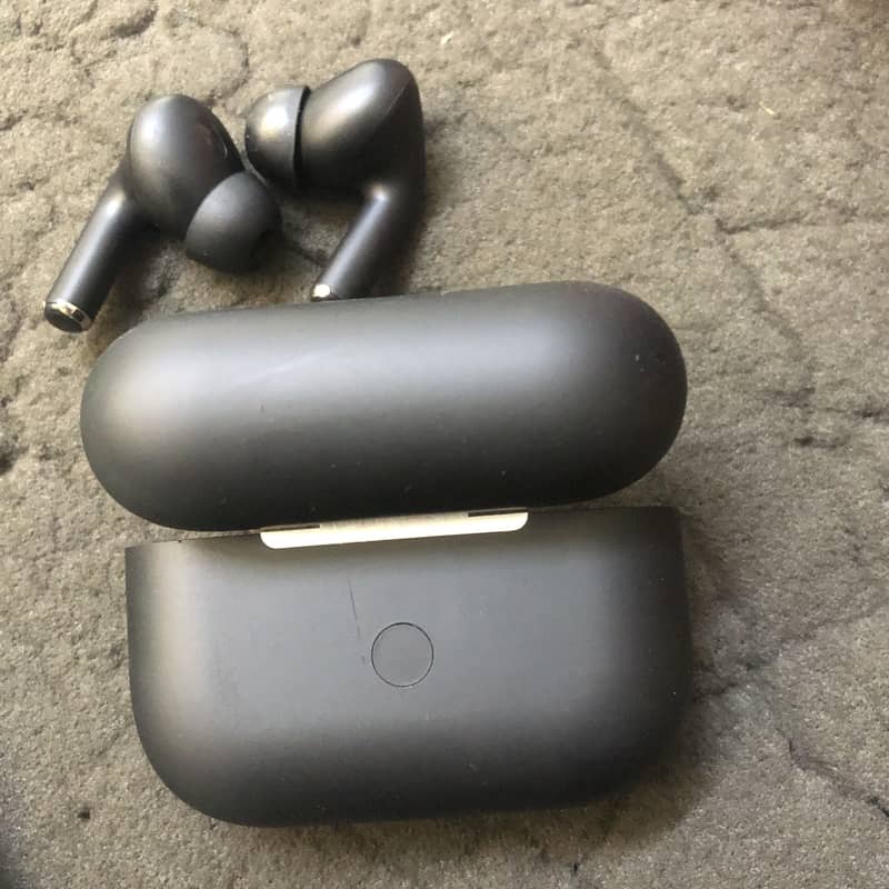 BLACK  BLUETOOTH 1