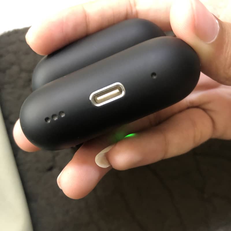 BLACK  BLUETOOTH 5