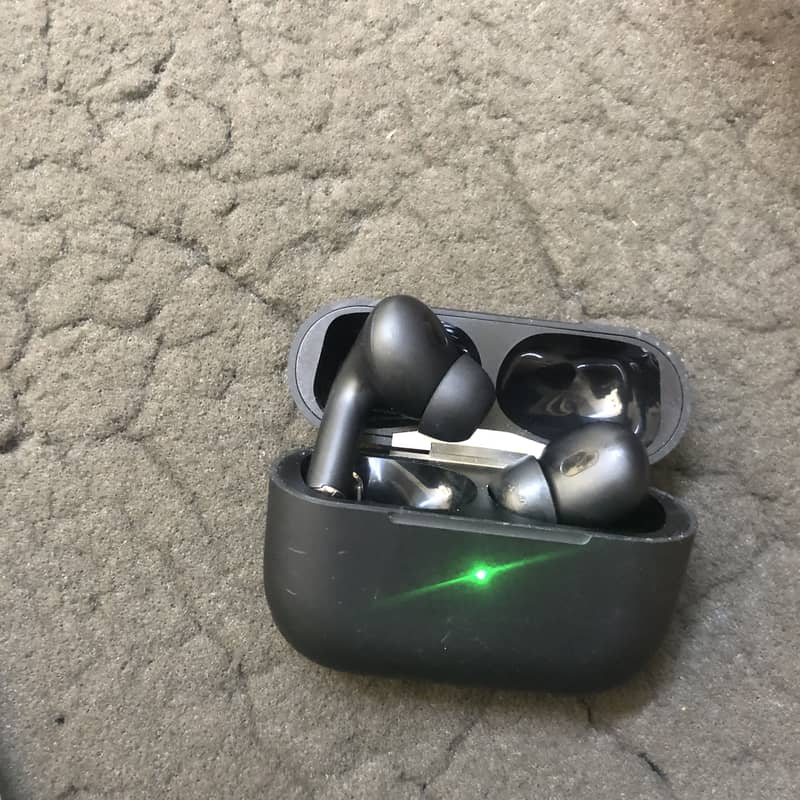 BLACK  BLUETOOTH 6