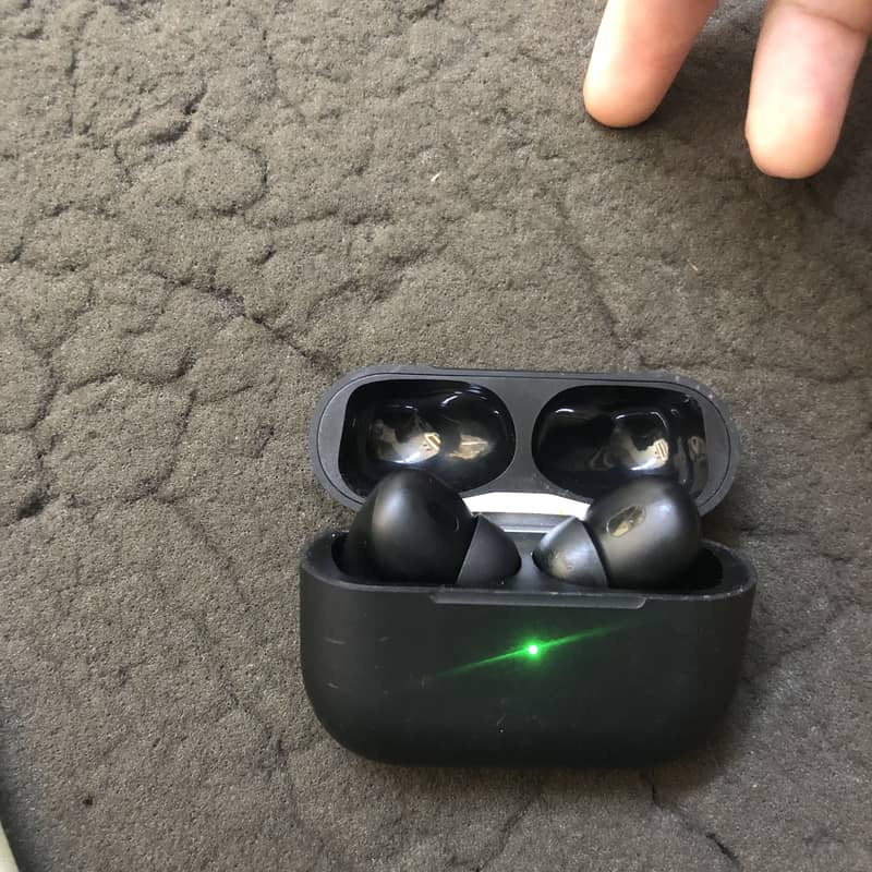 BLACK  BLUETOOTH 7