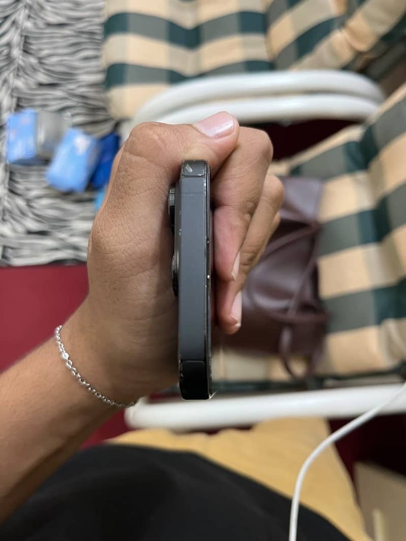 Apple iPhone 14 Pro 4