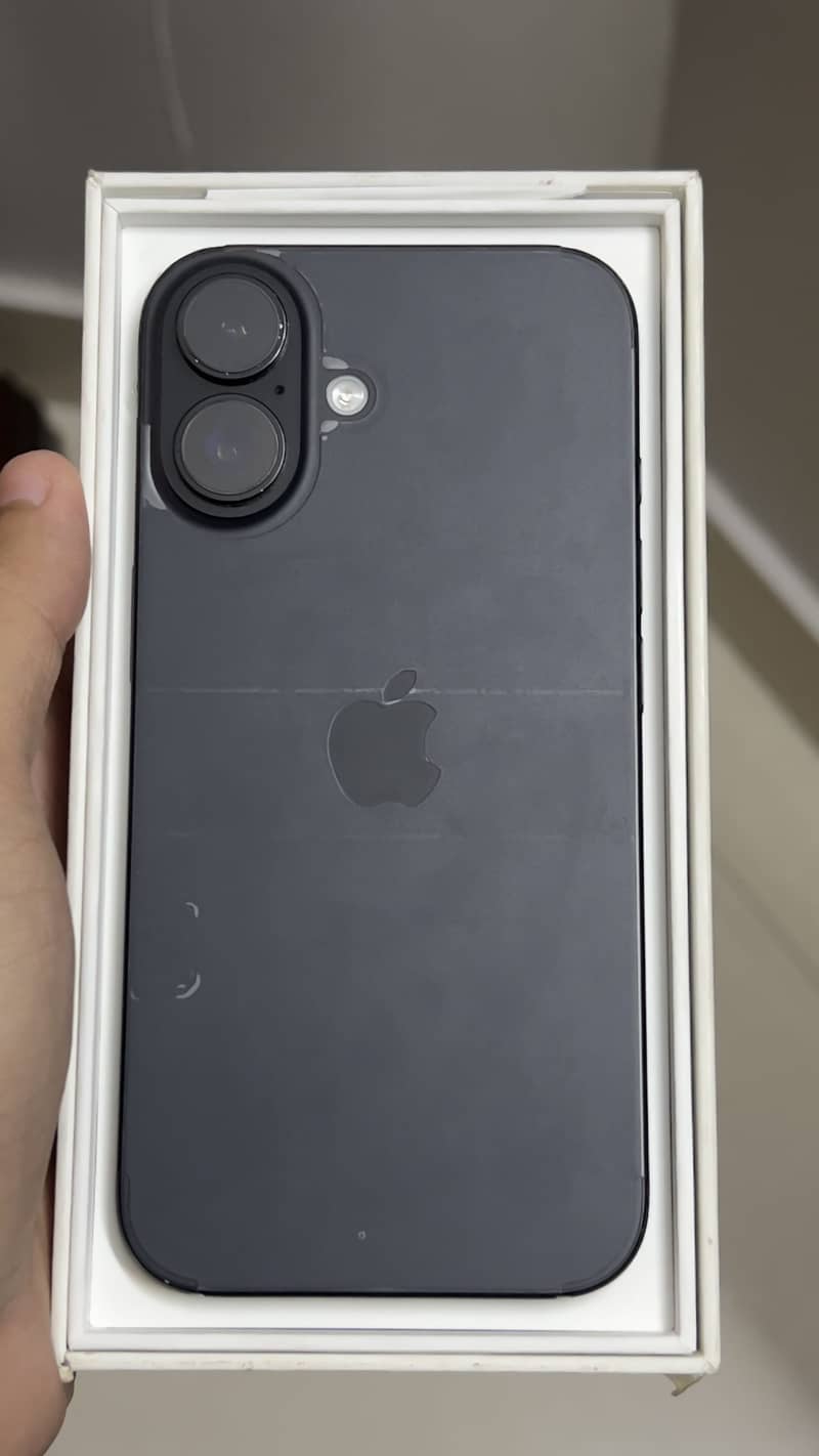 Apple iPhone 16 0