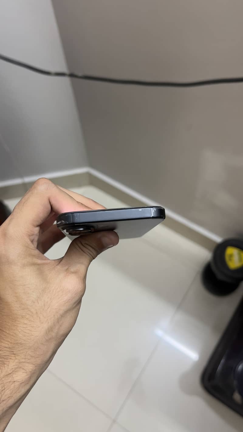 Apple iPhone 16 6