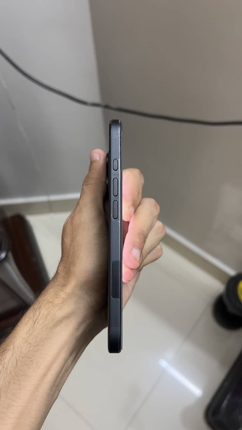 Apple iPhone 16 7