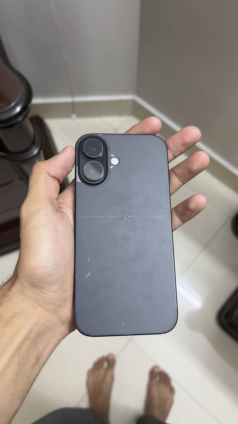 Apple iPhone 16 8