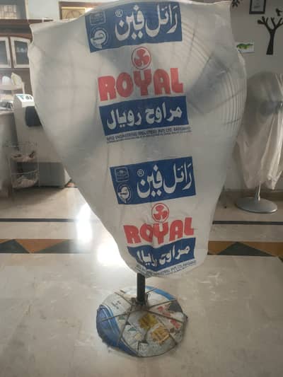 Pedestal Fan For Sale in Excellent Condition