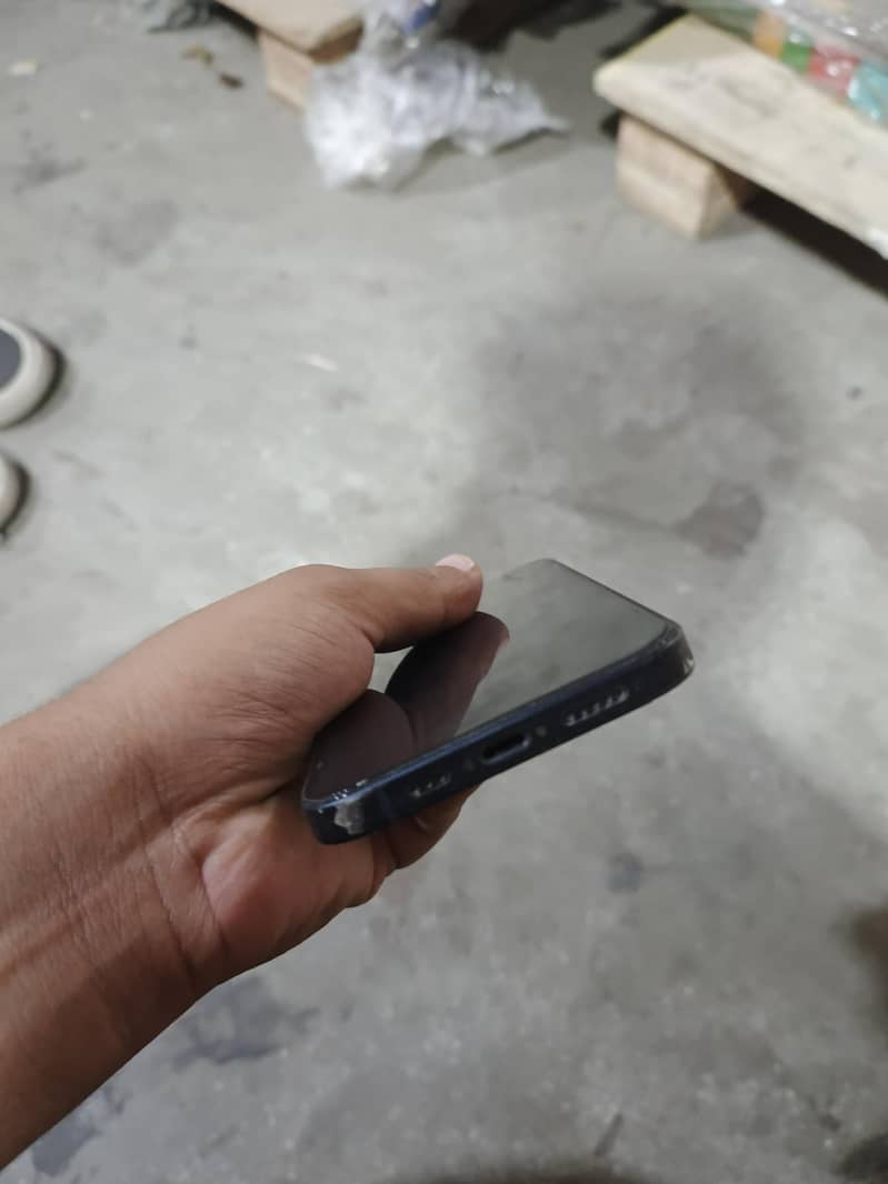 Apple iPhone 12 6